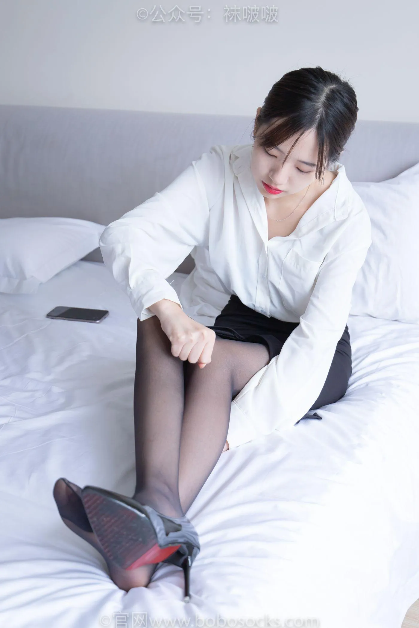 [BoBoSocks袜啵啵]NO.017 小甜豆-OL制服、高跟鞋、黑丝 [131P]插图